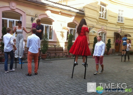 Холостяк-7: Дмитрий Черкасов испытывает девушек высотой