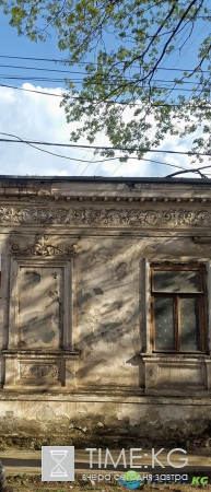 Хотите купить памятник архитектуры в Кишиневе? Продается дом генерала Старова №42 по ул. Триколорулуй.