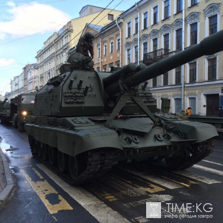К центру Петербурга стягивается военная техника