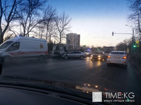 На проспекте Ленина в Красном Селе в ДТП с автобусом пострадали трое детей