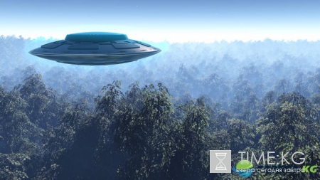 Наблюдатель за небесами увидел в небе сразу три НЛО