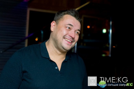 Сергей Жуков окунул Стаса Костюшкина головой в писсуар