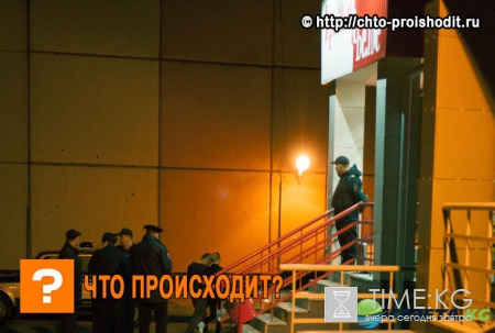 Участник поножовщины залил пол кровью и умер прямо в магазине – его подругу трясет от увиденного