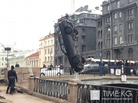 В Петербурге иномарка «искупалась» в Крюковом канале