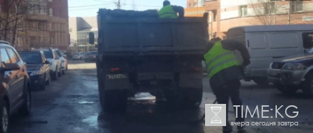 Видео с ремонтом дороги в Приморском районе возмутило петербуржцев