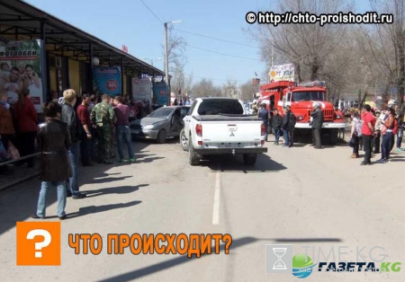 Внедорожник сильно «пригвоздил» бампером автоледи, не уступившую ему дорогу в Астраханской области