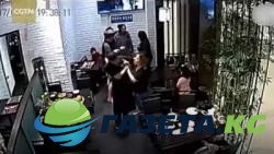 4-летняя девочка стала причиной драки в ресторане. Видео