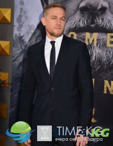 Чарли Ханнэм на премьере "Король Артур: Легенда меча" в Лос-Анджелесе Чарли Ханнэм на премьере "Король Артур: Легенда меча" в Лос-Анджелесе