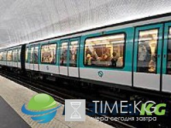 Девушку, потерявшую сознание на рельсах, спасли за несколько секунд до прихода поезда