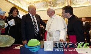 Дональд Трамп и Джаред Кушнер у папы римского