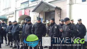 Дымовые шашки и яйца из окон: «Бессмертный полк» идет по Киеву ФОТО, Дымовые шашки и яйца из окон: «Бессмертный полк» идет по Киеву ФОТО,