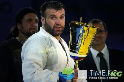 Непобежденный россиянин подписал контракт с UFC