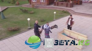Новенькую участницу "Дома-2" ради шутки засунули в гроб Новенькую участницу "Дома-2" ради шутки засунули в гроб