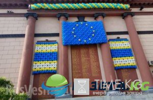 Odessa wall of Soviet Heroes was covered in yellow-blue baloons for Poroshenko's arrival PHOTОS Odessa wall of Soviet Heroes was covered in yellow-blue baloons for Poroshenko's arrival PHOTОS