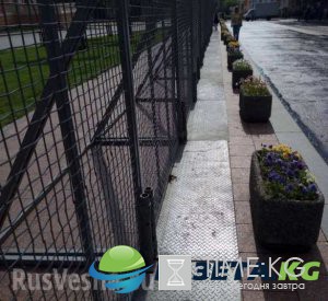Odessa wall of Soviet Heroes was covered in yellow-blue baloons for Poroshenko's arrival PHOTОS Odessa wall of Soviet Heroes was covered in yellow-blue baloons for Poroshenko's arrival PHOTОS