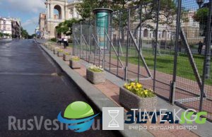 Odessa wall of Soviet Heroes was covered in yellow-blue baloons for Poroshenko's arrival PHOTОS Odessa wall of Soviet Heroes was covered in yellow-blue baloons for Poroshenko's arrival PHOTОS