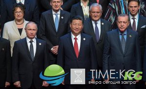Путин сыграл китайцам «Московские окна» на рояле Путин сыграл китайцам «Московские окна» на рояле