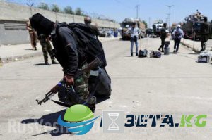 Российские военные, боевики с М-16 и флаги РФ и САР — репортаж из Хомса ФОТО, Российские военные, боевики с М-16 и флаги РФ и САР — репортаж из Хомса ФОТО,