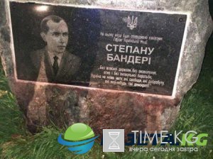 С Днем Победы: мемориал Бандере в Хмельницком облили краской С Днем Победы: мемориал Бандере в Хмельницком облили краской