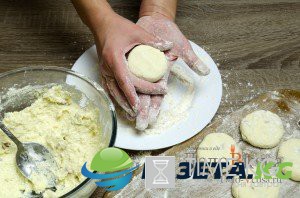 Сырники с изюмом, из творога, рецепт с фото, пошагово: что важно знать, из чего, что купить, как приготовить, рецепт с фото, пошагово? Сырники с изюмом, из творога, рецепт с фото, пошагово: что важно знать, из чего, что купить, как приготовить, рецепт с фото, пошагово?