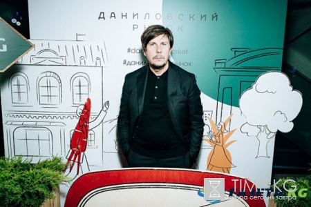 Аглая Тарасова, Милош Бикович и другие на концерте группы "Грибы" на Даниловском рынке
