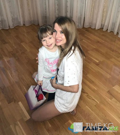 Александра Гозиас перевозит дочь в Москву