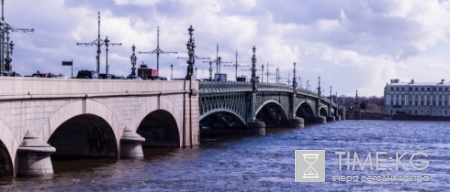 ЧП на Троицком мосту спровоцировало транспортный коллапс в центре Петербурга