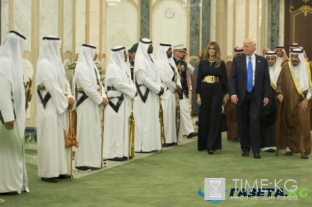 Дональд и Мелания Трамп совершили первую зарубежную поездку в качестве президента и первой леди