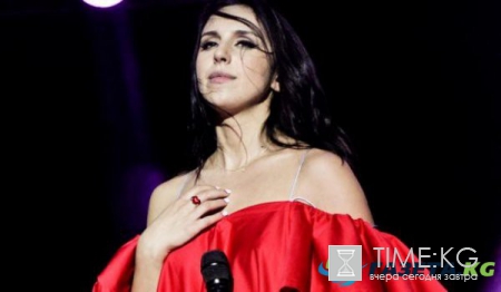 Джамала заступилась за снявшего на её концерте штаны парня и обвинила в казусе охрану "Евровидения"