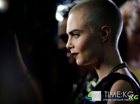 Кара Делевинь украсила обложку V Magazine вместе с Дейном Дехааном и снялась в рекламе мороженого
