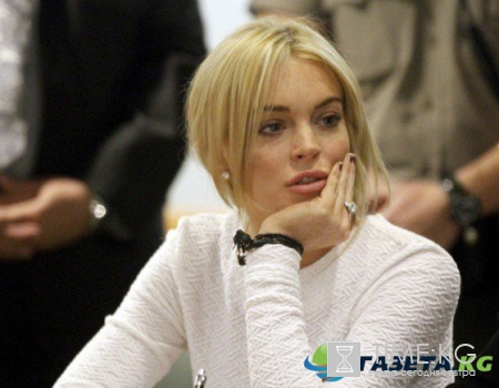 Линдси Лохан в шикарном платье поздравила мусульман с началом Рамадана в скромном наряде на гала-вечере amfAR 2017