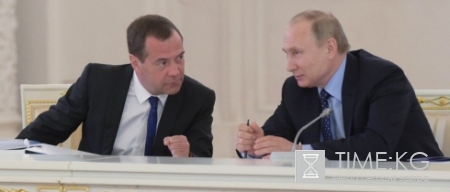 Медведев: кабмин продолжит поиски финансовых резервов для выполнения соцобязательств