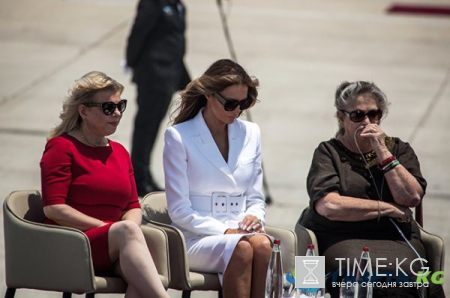 Мелания Трамп не подала руки мужу и поставила его в неудобное положение