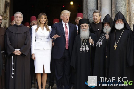 Мелания Трамп не подала руки мужу и поставила его в неудобное положение