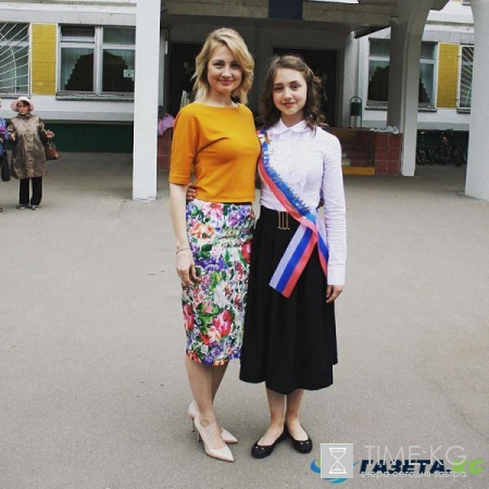 Младшая звезда "Папиных дочек" Катя Старшова стала выпускницей