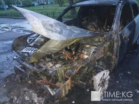 На Будапештской улице тушили сразу два автомобиля