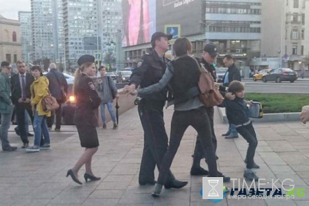 На мачеху ребенка, задержанного в центре Москвы, составили протокол о неповиновении полиции