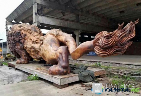 Найдена самая большая в мире скульптура из красного дерева