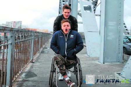 Парень, лишившийся ноги, начал новую жизнь и стал популярным блогером