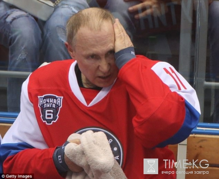 Путин оказался на льду после столкновения в матче Ночной хоккейной лиги