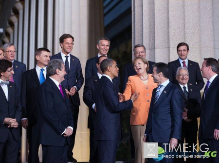 СМИ: Известная модель поразила Канны «голым» платьем-паутинкой