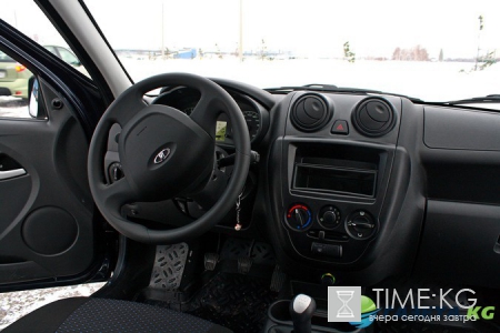 В брошенном автомобиле в Петербурге обнаружили труп мужчины