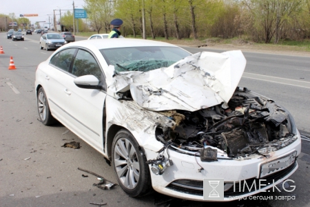 В Челябинске автобус опрокинулся после ДТП с «Фольксвагеном»
