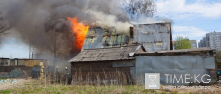 В Парголово тушили частный жилой дом