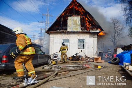 В Парголово тушили частный жилой дом