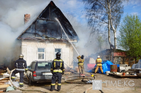 В Парголово тушили частный жилой дом