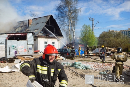 В Парголово тушили частный жилой дом