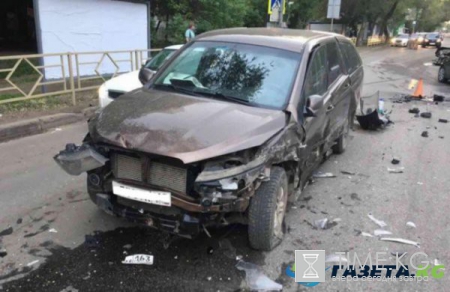 В Самаре в лоб сошлись Mitsubishi и Nissan