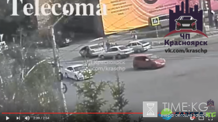 Видео необычного ДТП в Красноярске: водитель бегом догнал 60-летнего нарушителя, выволок из салона, а затем избил