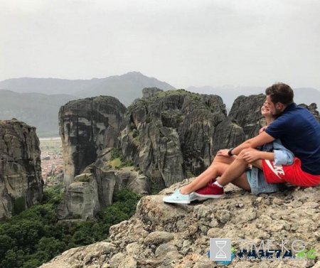 Виктория Романец и Антон Гусев наслаждаются красотой природы